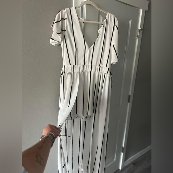 Only worn twice because I had a baby and gained weight lol but soooo cute. - Picture 1 of 2